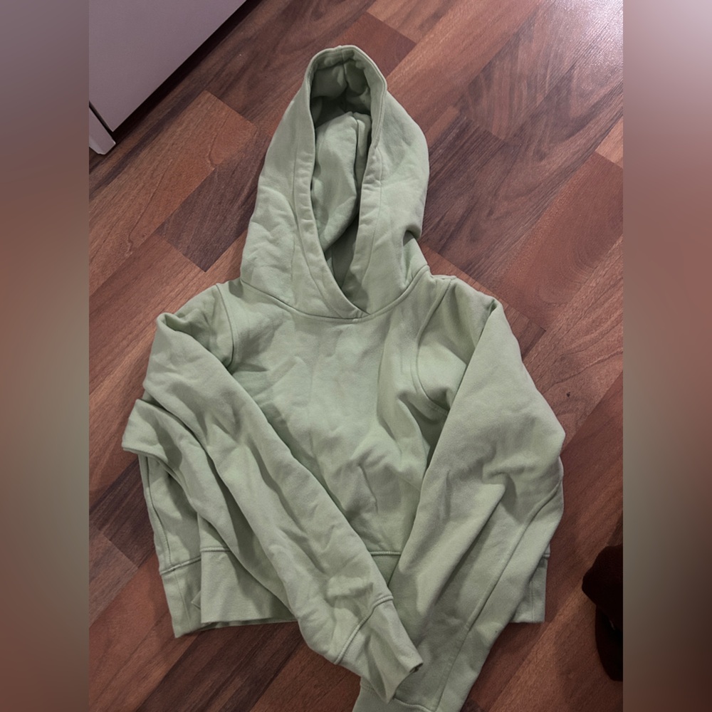 Like green xs lululemon cropped hoodie